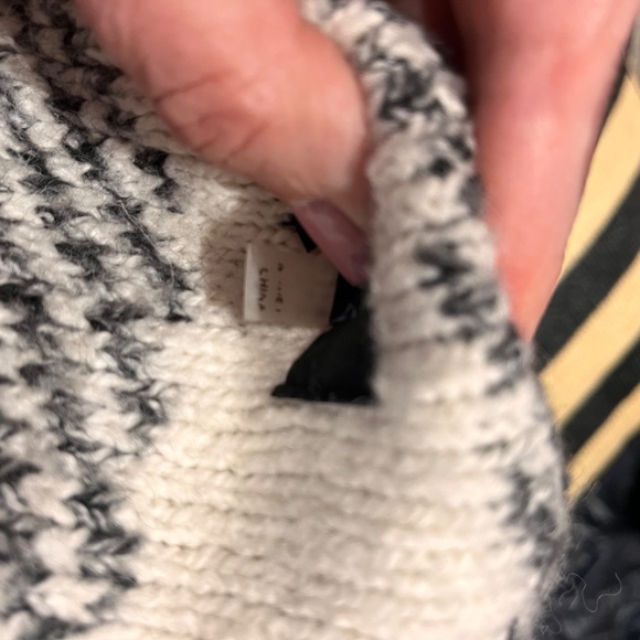 LINE Sweater Coat - Picture 9 of 10